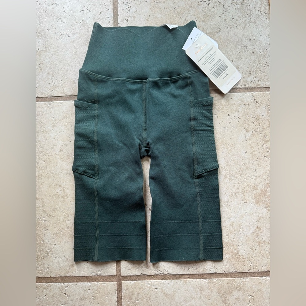NWT Fabletics Sculptknit biker shorts women’s size XS